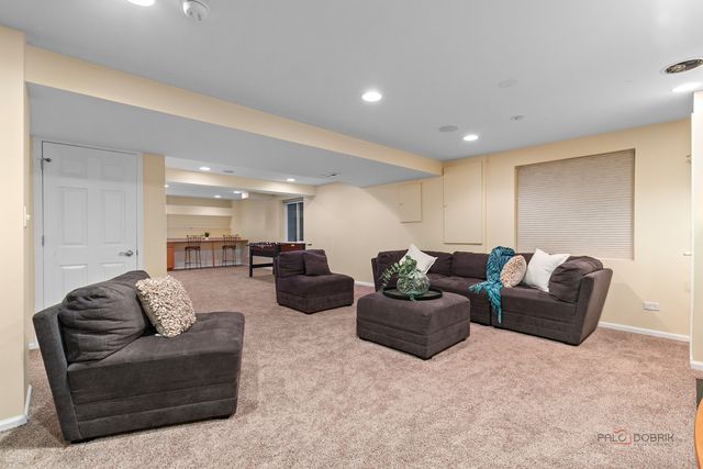 332 colonial Drive, Vernon Hills, IL 60061