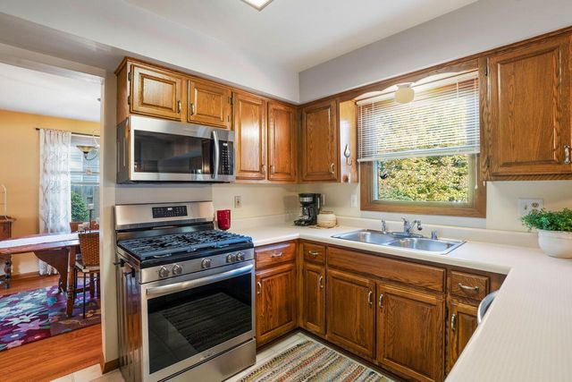 2728 Stonebridge DRIVE, Racine, WI 53404