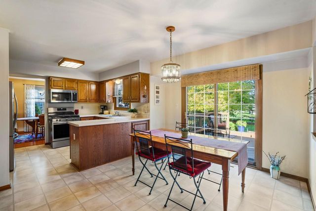 2728 Stonebridge DRIVE, Racine, WI 53404