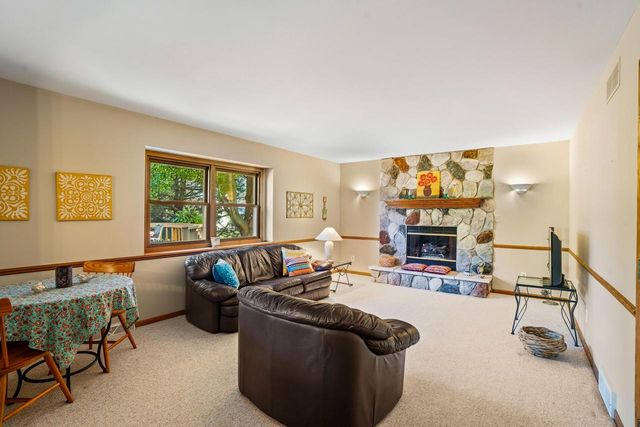 2728 Stonebridge DRIVE, Racine, WI 53404