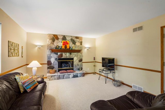 2728 Stonebridge DRIVE, Racine, WI 53404