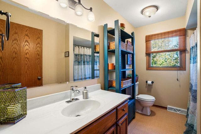 2728 Stonebridge DRIVE, Racine, WI 53404
