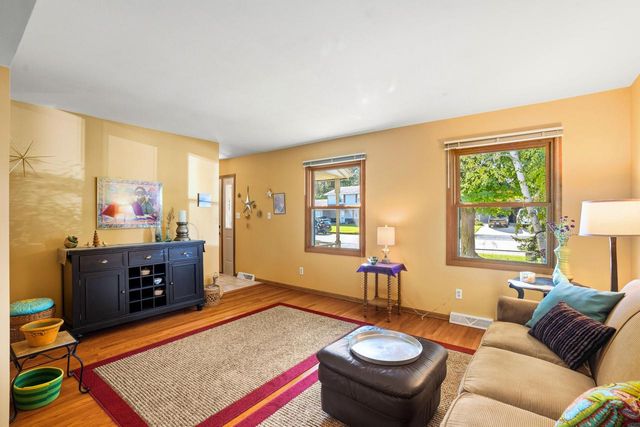 2728 Stonebridge DRIVE, Racine, WI 53404