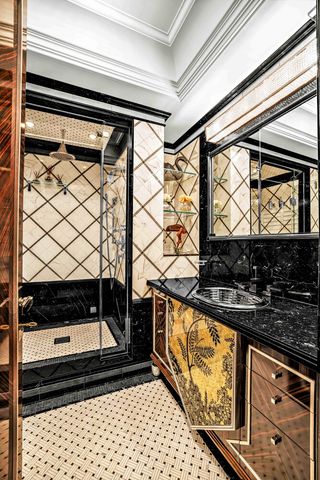 721 5TH Avenue 63AB, New York City, NY 10022