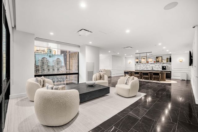 721 5TH Avenue 63AB, New York City, NY 10022