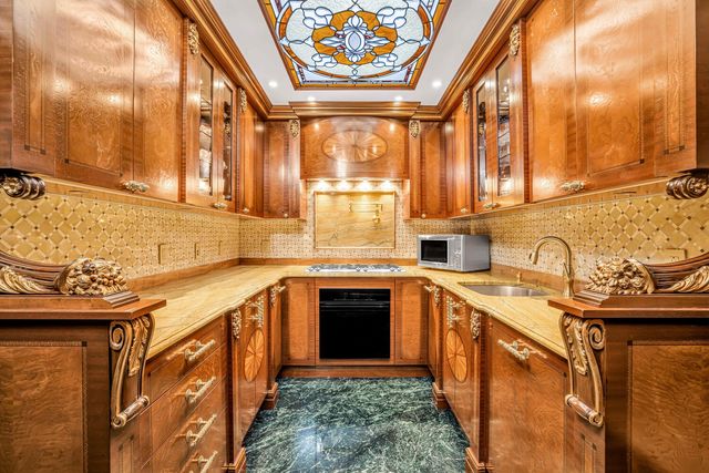 721 5TH Avenue 63AB, New York City, NY 10022