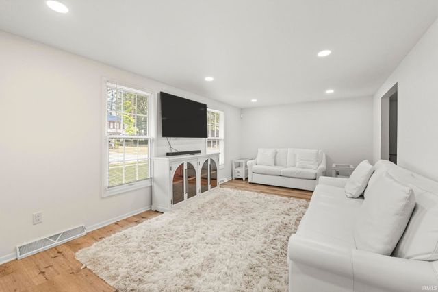 6038 Monarch Drive, Fort Wayne, IN 46815