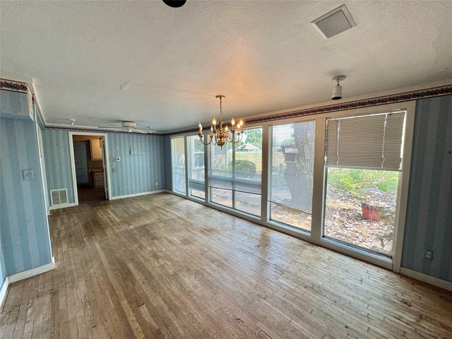 122 Pawnee Trail, Gainesville, TX 76240