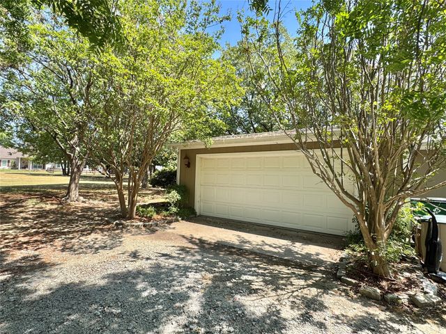 122 Pawnee Trail, Gainesville, TX 76240