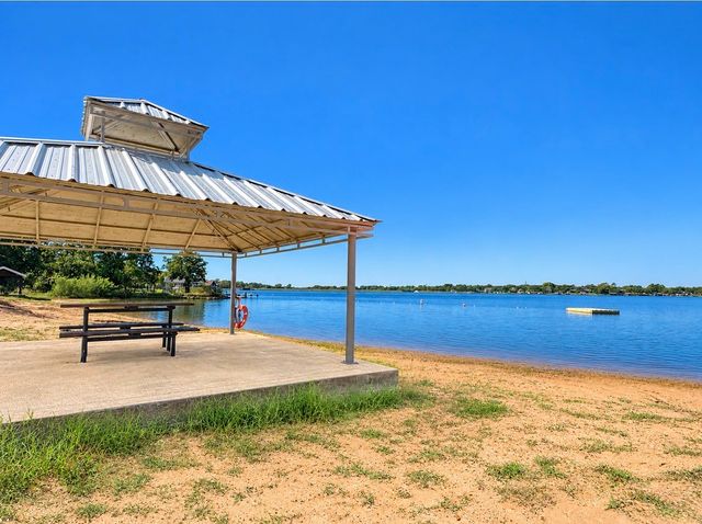 122 Pawnee Trail, Gainesville, TX 76240