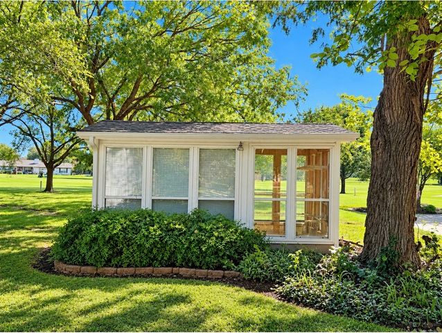 122 Pawnee Trail, Gainesville, TX 76240