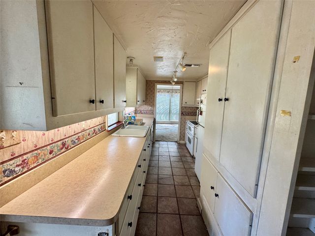 122 Pawnee Trail, Gainesville, TX 76240