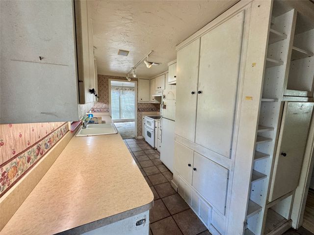 122 Pawnee Trail, Gainesville, TX 76240