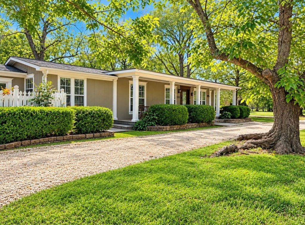 122 Pawnee Trail, Gainesville, TX 76240