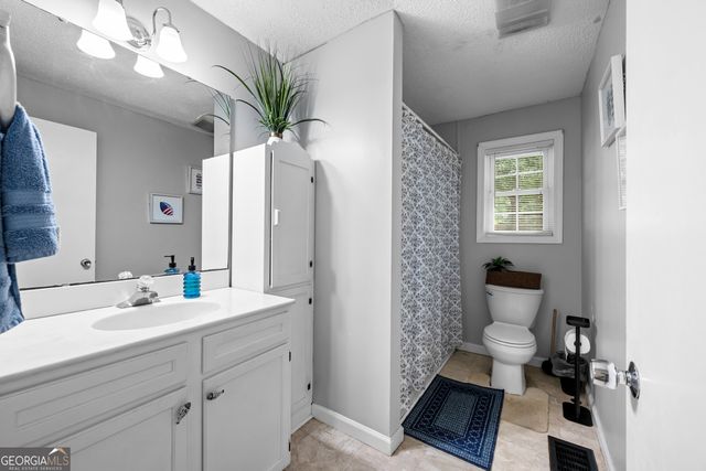 224 Roberts Point Road, Jackson, GA 30233