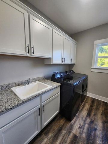 001 Leith St, Brighton, MI 48116