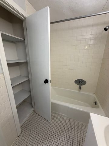 85 Trapelo 41, Waltham, MA 02452