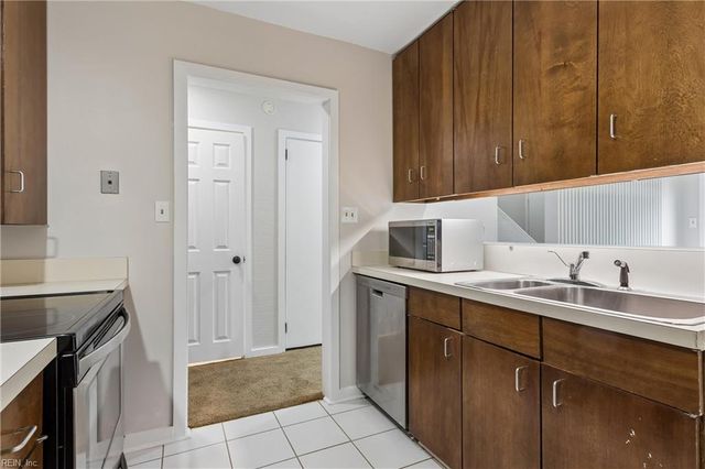 104 Harrops Gln, Williamsburg, VA 23185