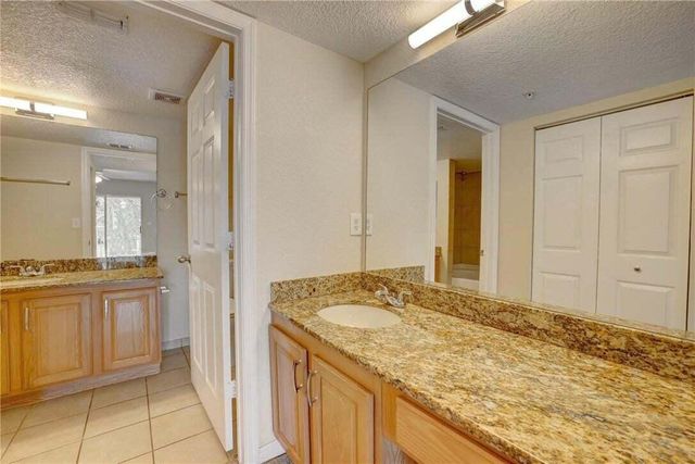 231 SW Palm Dr Apt 207, Port St Lucie, FL 34986