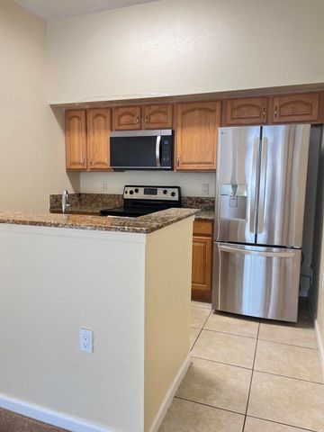 231 SW Palm Dr Apt 207, Port St Lucie, FL 34986