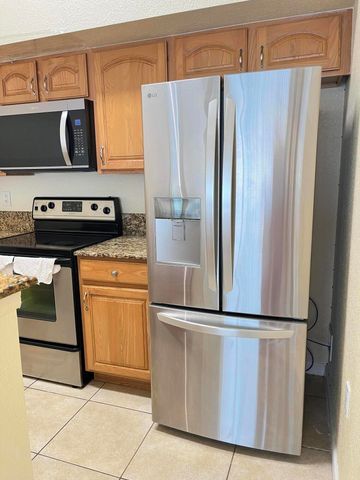 231 SW Palm Dr Apt 207, Port St Lucie, FL 34986