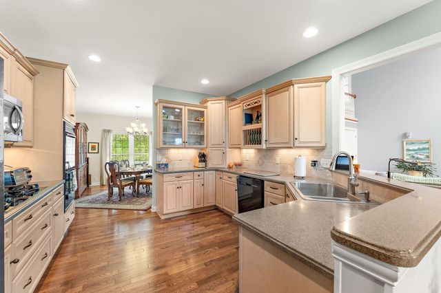 2405 Dickinson Road, Chesterton, IN 46304