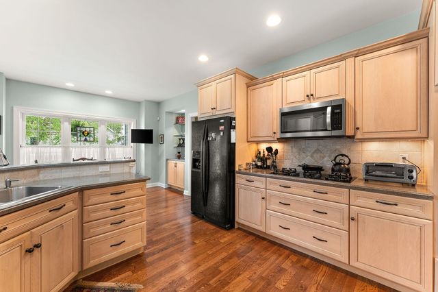 2405 Dickinson Road, Chesterton, IN 46304