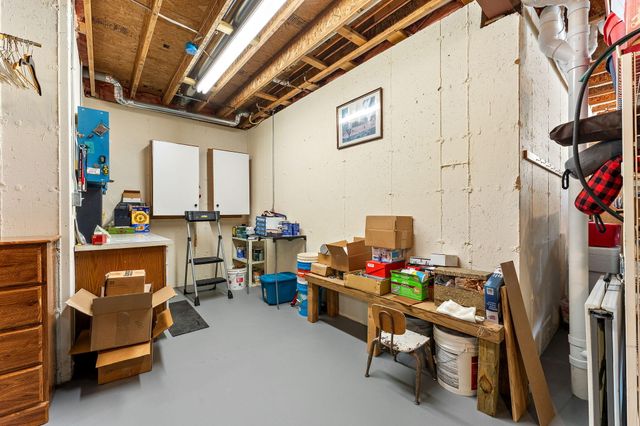 2405 Dickinson Road, Chesterton, IN 46304