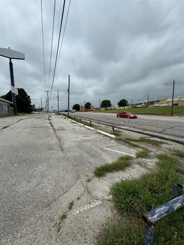 6110 E Belknap Street, Haltom City, TX 76117