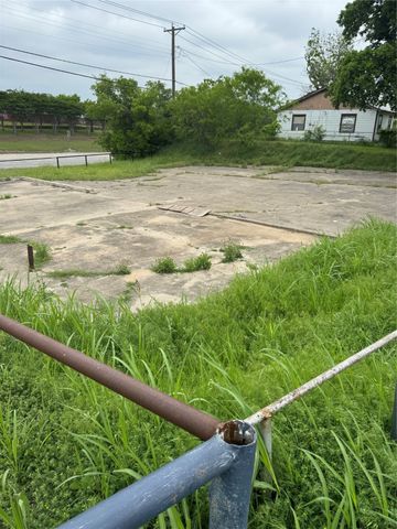 6110 E Belknap Street, Haltom City, TX 76117