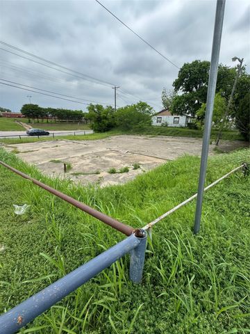 6110 E Belknap Street, Haltom City, TX 76117