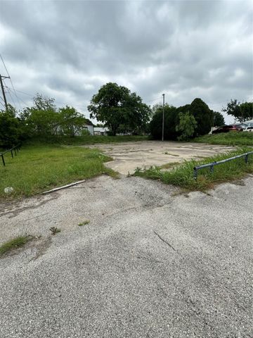 6110 E Belknap Street, Haltom City, TX 76117