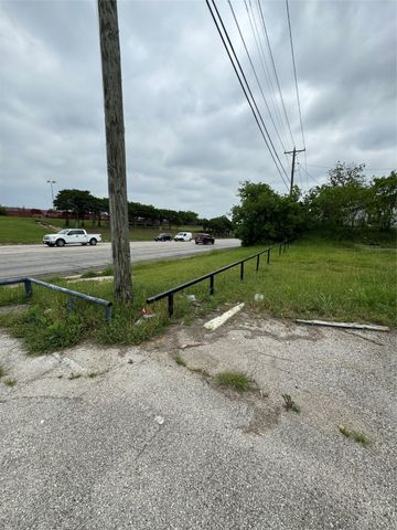 6110 E Belknap Street, Haltom City, TX 76117