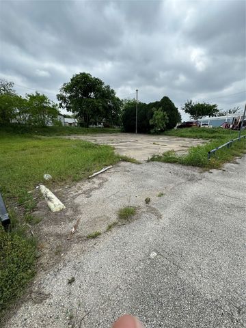 6110 E Belknap Street, Haltom City, TX 76117