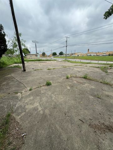 6110 E Belknap Street, Haltom City, TX 76117