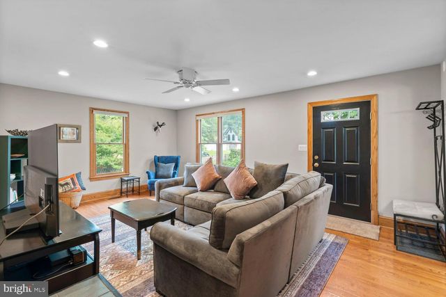 4300 QUEENSBURY RD, Hyattsville, MD 20781
