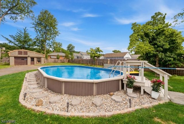 704 Greenbrook Rd, North Plainfield Boro, NJ 07063