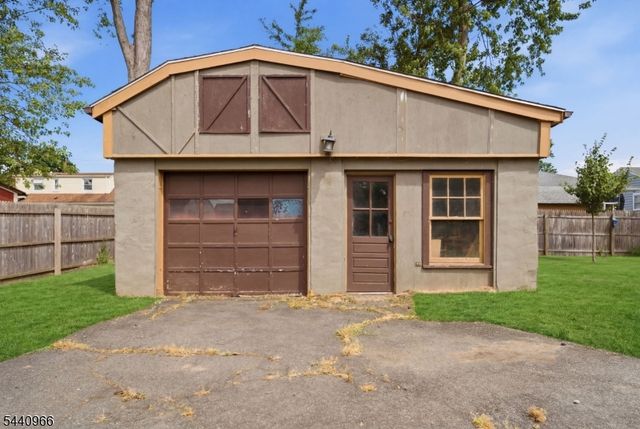 704 Greenbrook Rd, North Plainfield Boro, NJ 07063