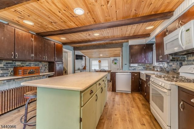 704 Greenbrook Rd, North Plainfield Boro, NJ 07063