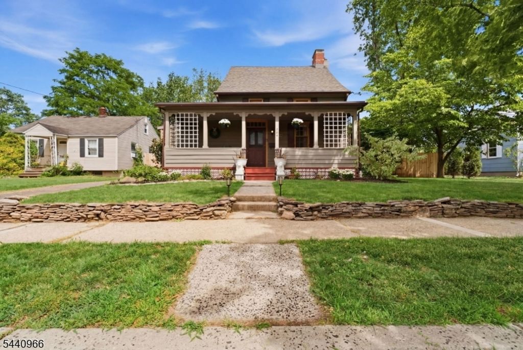 704 Greenbrook Rd, North Plainfield Boro, NJ 07063