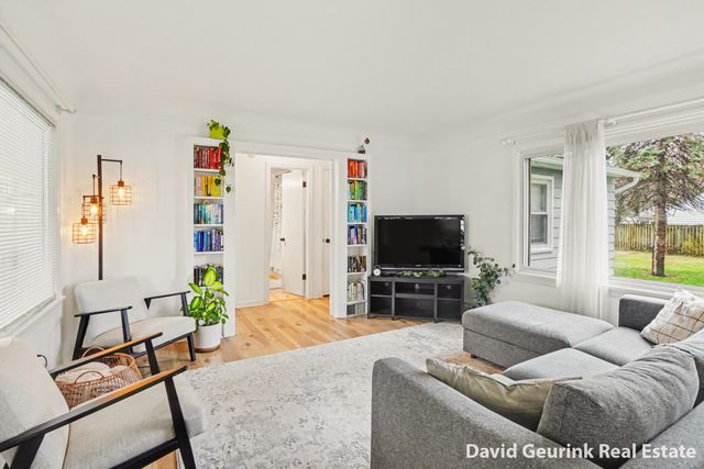 175 E 32nd Street, Holland City, MI 49423