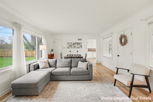 175 E 32nd Street, Holland City, MI 49423