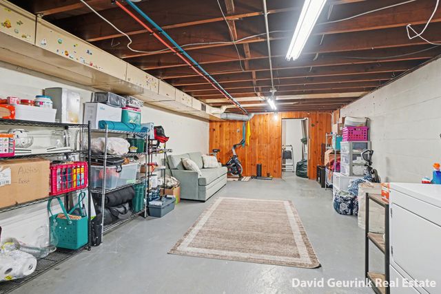 175 E 32nd Street, Holland City, MI 49423