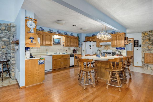 115 Ravenhill Drive, Highlandville, MO 65669