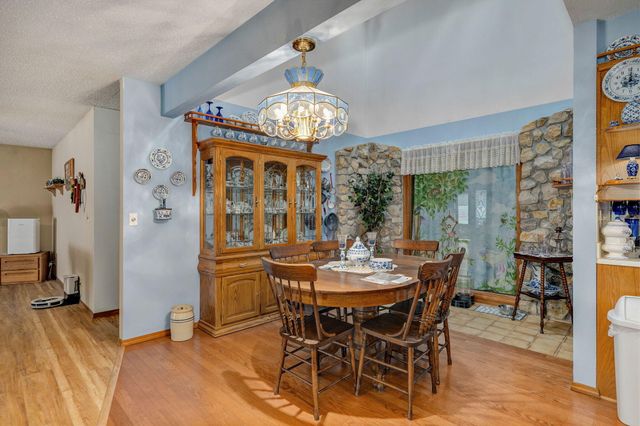 115 Ravenhill Drive, Highlandville, MO 65669