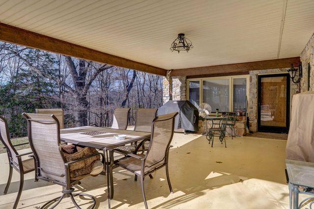 115 Ravenhill Drive, Highlandville, MO 65669