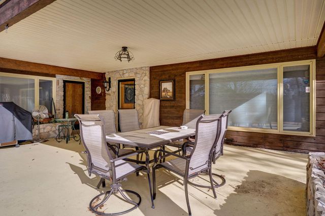 115 Ravenhill Drive, Highlandville, MO 65669