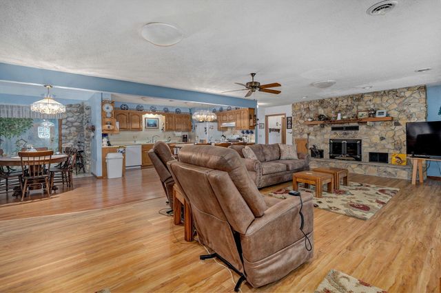 115 Ravenhill Drive, Highlandville, MO 65669