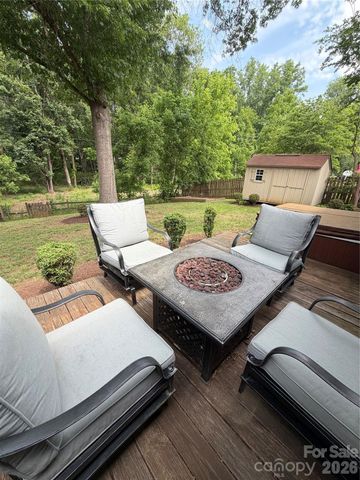 12207 Landing Green Drive, Charlotte, NC 28277