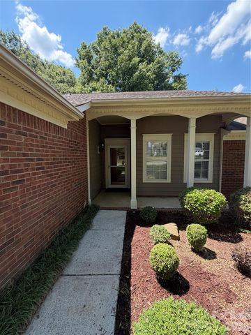 12207 Landing Green Drive, Charlotte, NC 28277